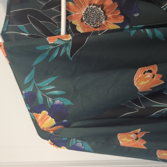 Aaka Wrap Top in Size Large Euc - Picture 4 of 11